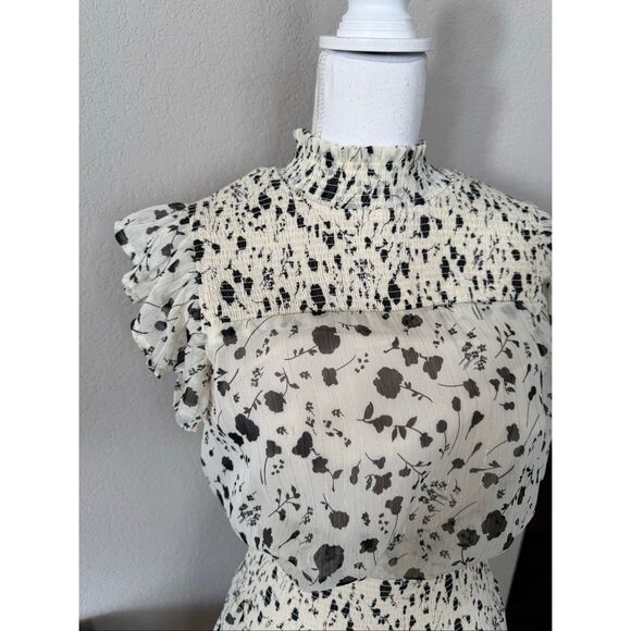 New Lulu’s Sweet Shimmer Cream Floral Print Smocked Maxi Dress Medium - Picture 9 of 11